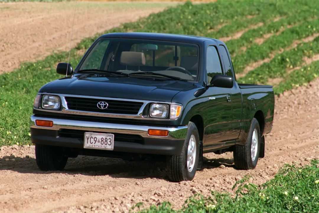 Toyota Tacoma Regular Cab 2WD: A Compact Pickup with Versatility